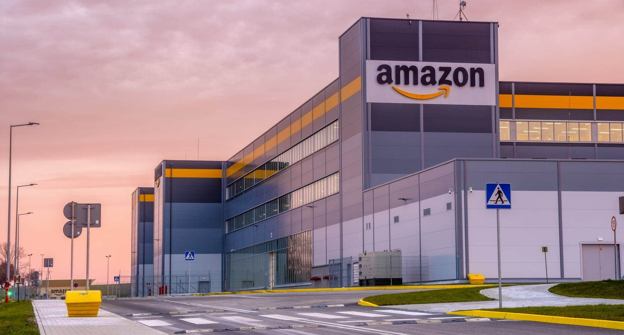 what-is-ecommerce-popular-sites Popular Ecommerce Websites - Amazon