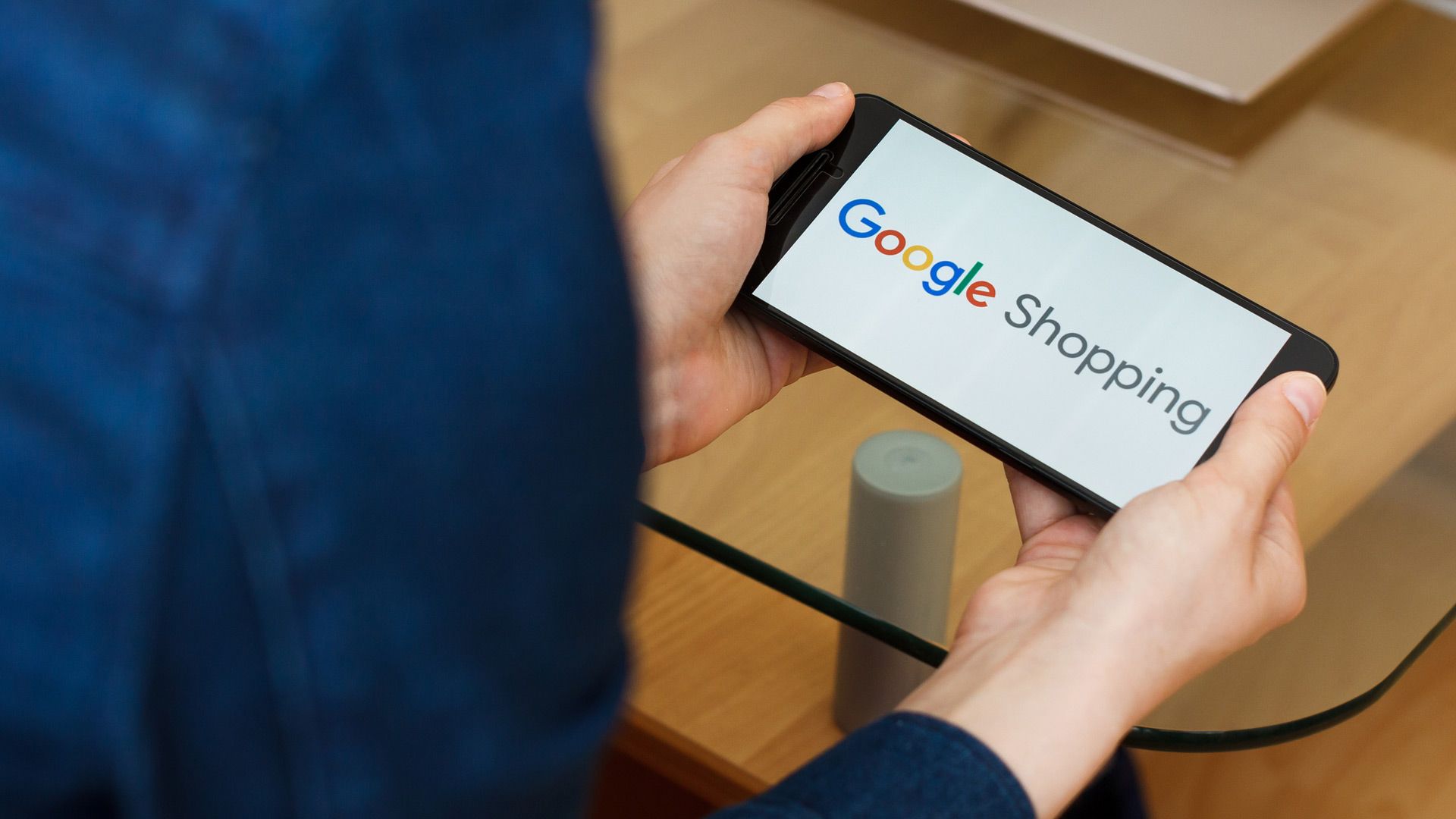 κινητό που γράφει google shopping