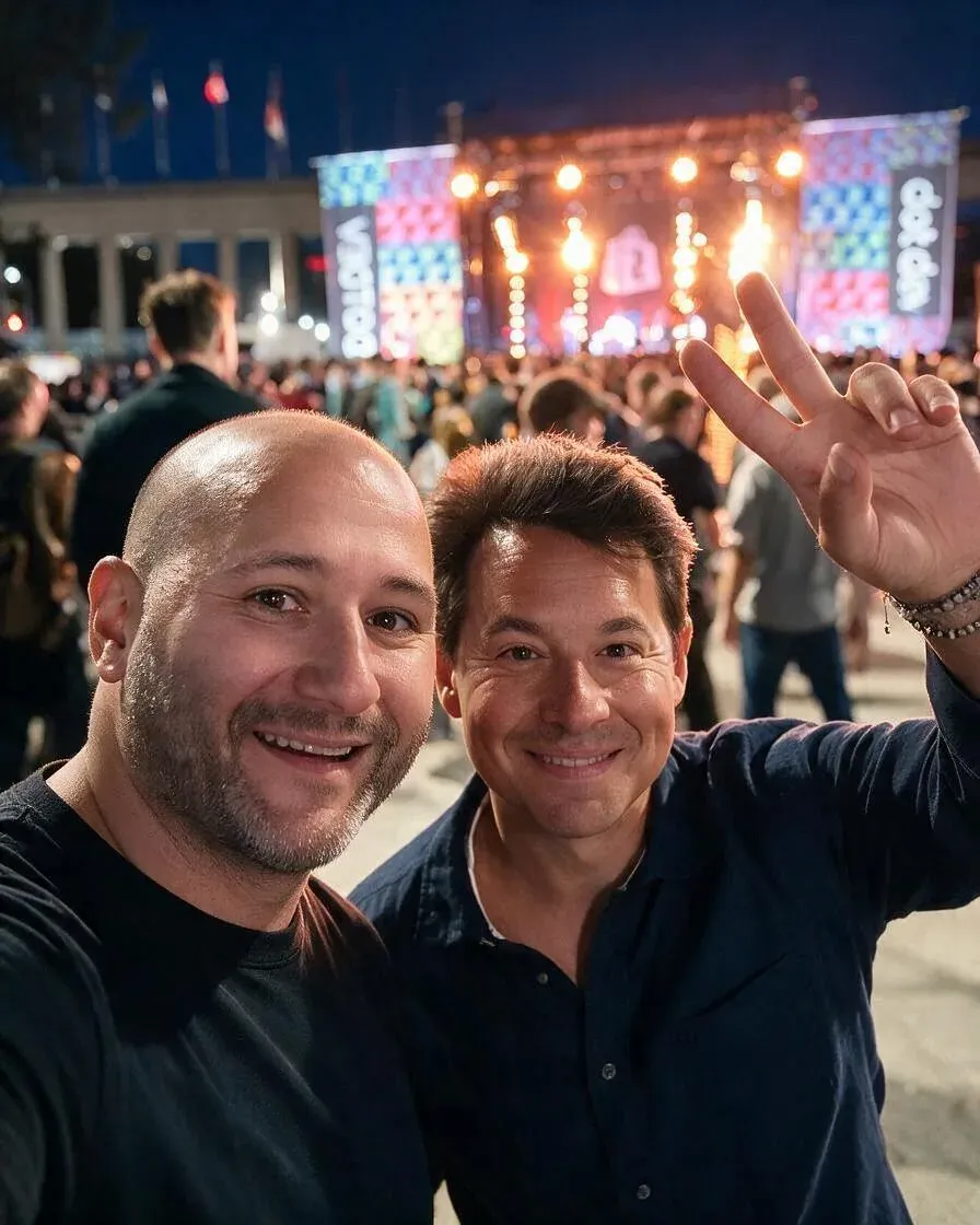 Ο David Trakantzidis της Think Plus με τον Harley Finkelstein, President της Shopify, στο βραδινό Block Party του DotDev 2026
